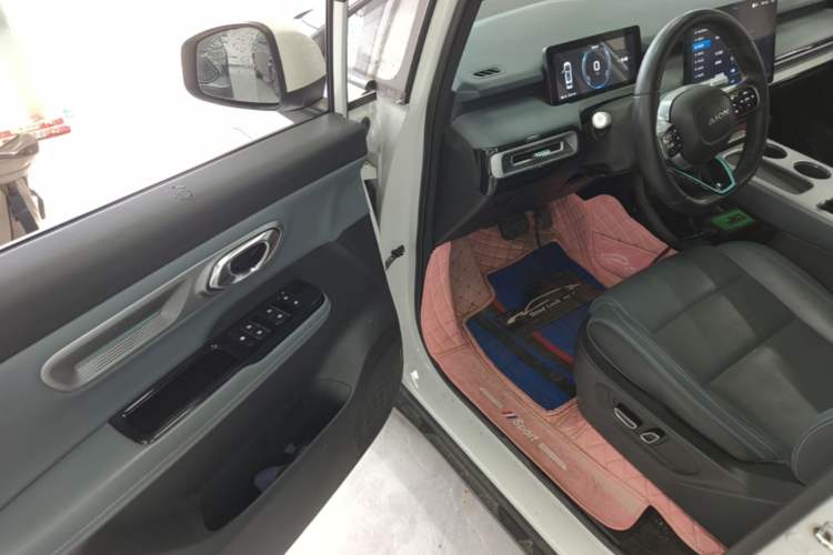 Used AION Y 2022 Plus 70 Smart Edition Driver Seat