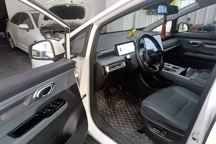 Used AION Y 2022 Plus 70 Smart Edition Driver Seat