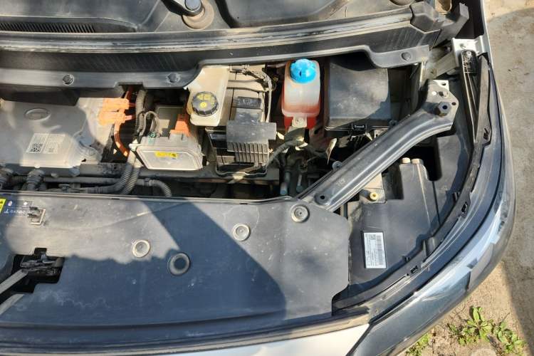 Used AION Y 2022 Plus 70 Smart Edition Engine Bay Left