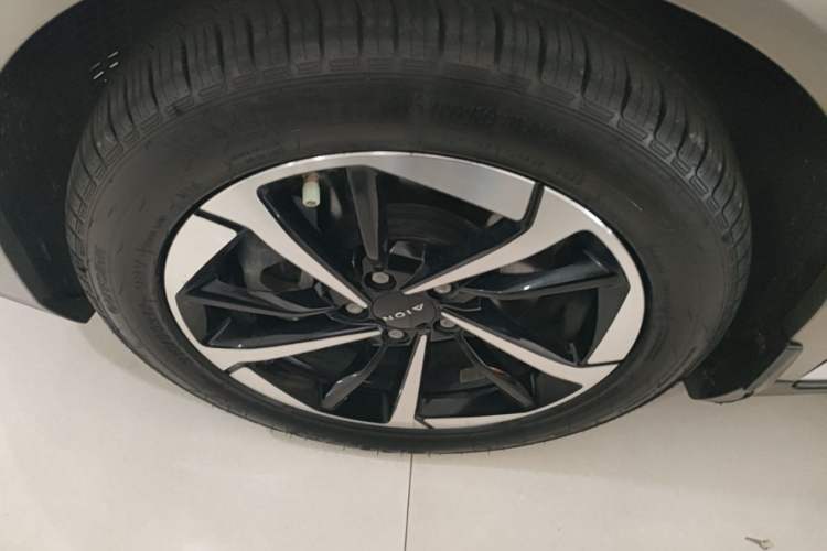 Used AION Y 2022 Plus 70 Smart Edition Exterior 4