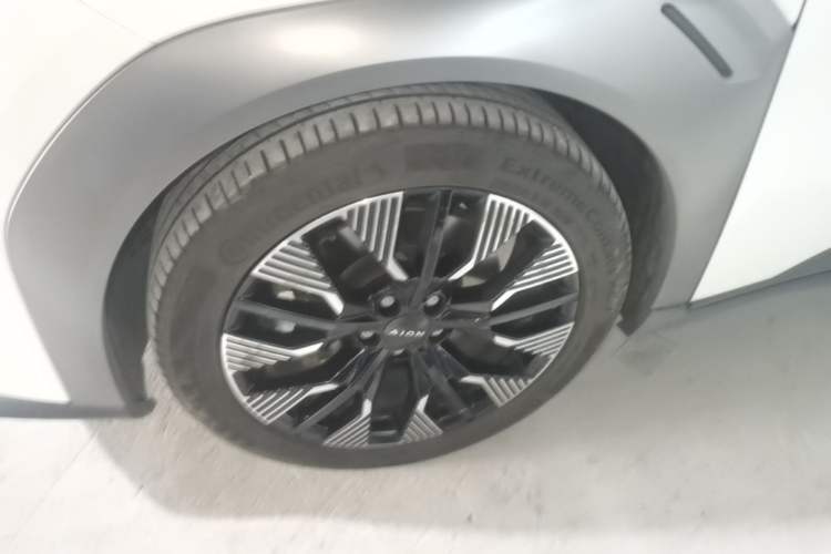 Used AION Y 2022 70 Tech Edition Lithium Iron Phosphate Exterior 4