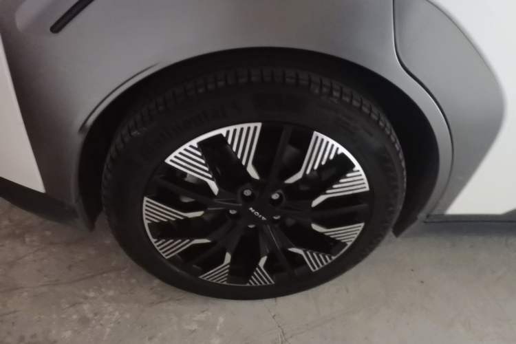 Used AION Y 2022 70 Tech Edition Lithium Iron Phosphate Exterior 5