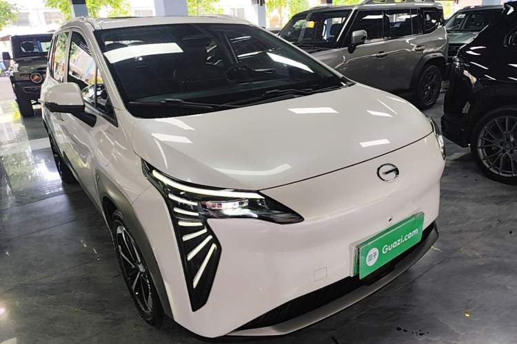 Used AION Y 2022 Plus 70 Smart Edition Front Right 45 Deg