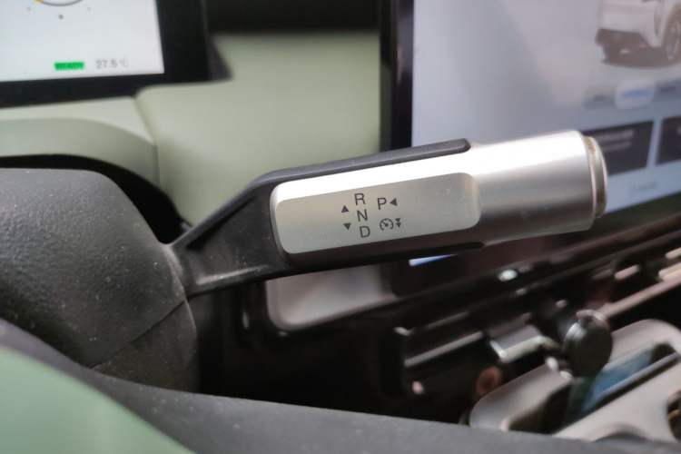 Used AION Y 2022 Plus 80 Enjoy Edition Gear Lever