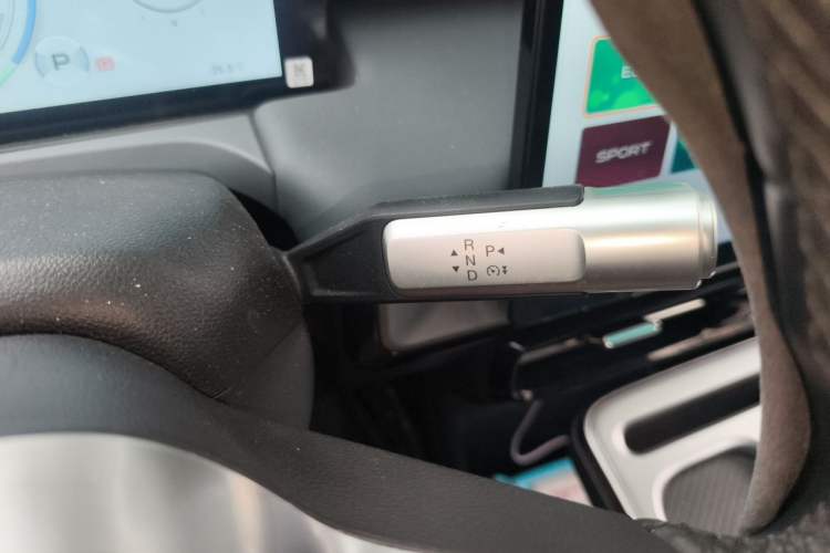 Used AION Y 2022 Plus 70 Smart Edition Gear Lever
