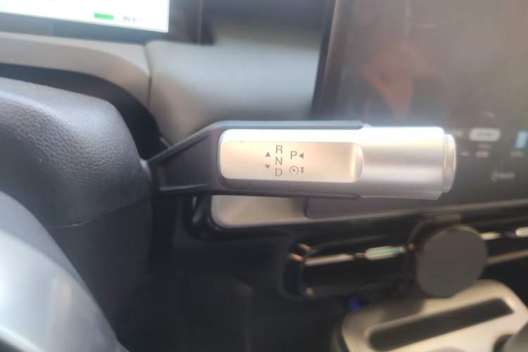 Used AION Y 2022 Plus 70 Enjoy Edition Gear Lever