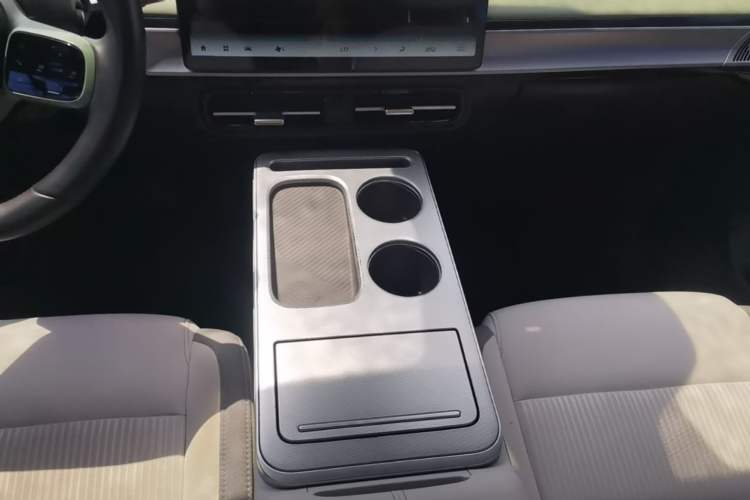 Used AION Y 2022 Plus 70 Smart Edition Gear Lever