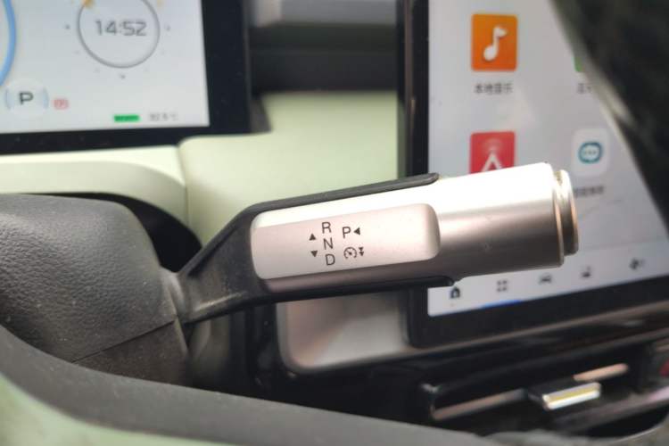 Used AION Y 2022 Plus 80 Enjoy Edition Gear Lever