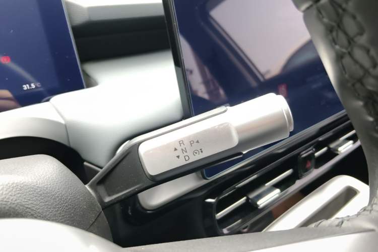 Used AION Y 2022 Plus 70 Enjoy Edition Gear Lever