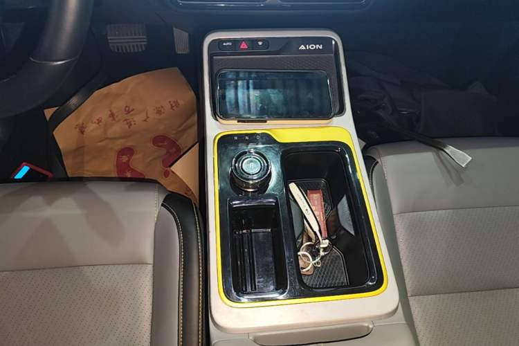 Used AION Y 2022 Plus 70 Smart Edition Gear Lever