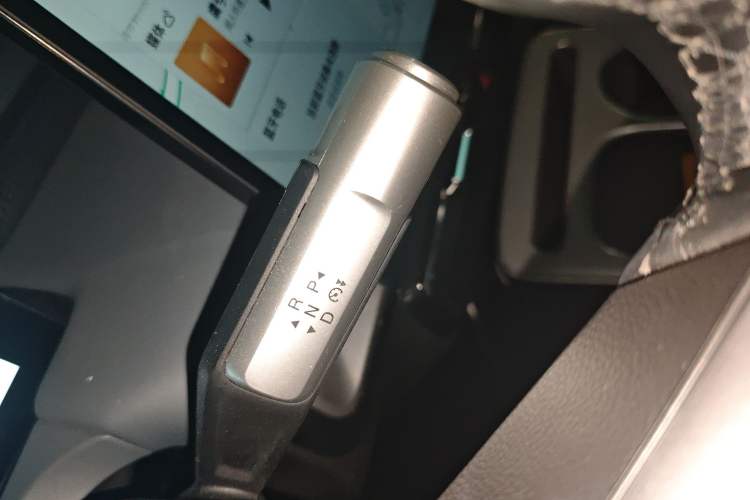 Used AION Y 2022 Plus 70 Smart Edition Gear Lever