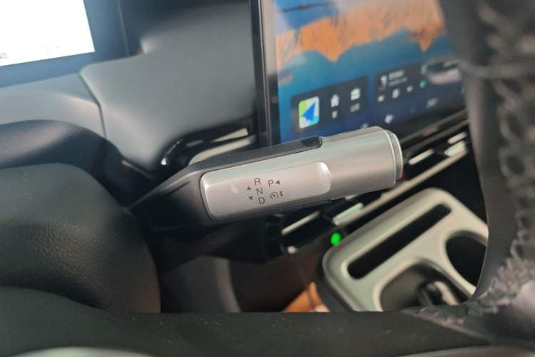 Used AION Y 2022 Plus 70 Smart Edition Gear Lever