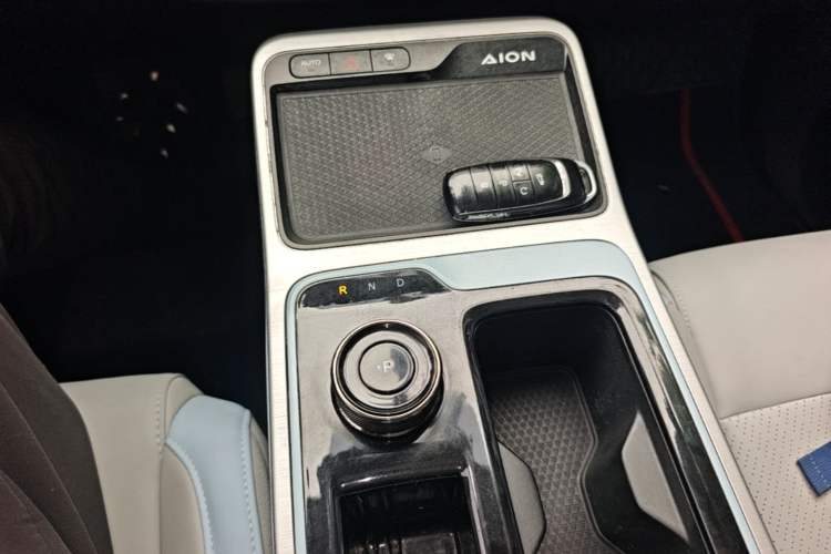 Used AION Y 2022 70 Intelligent Edition Lithium Iron Phosphate Gear Lever