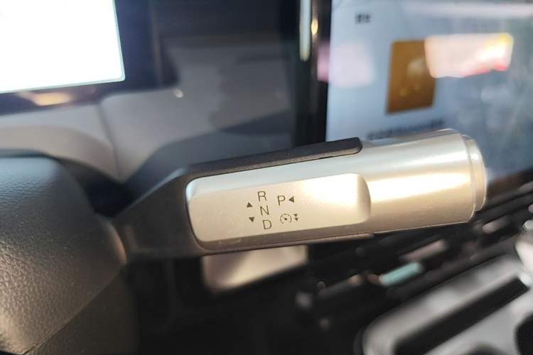 Used AION Y 2022 Plus 70 Enjoy Edition Gear Lever