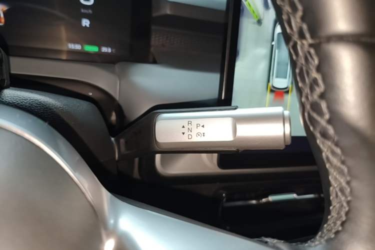 Used AION Y 2022 Plus 70 Tech Edition Gear Lever