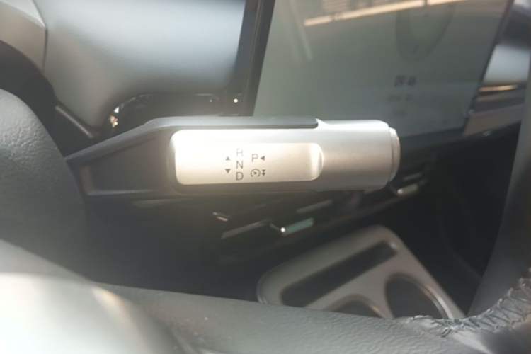 Used AION Y 2022 Plus 70 Smart Edition Gear Lever