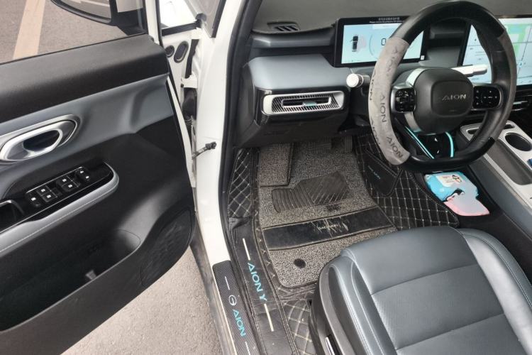 Used AION Y 2022 Plus 70 Smart Edition Interior 3