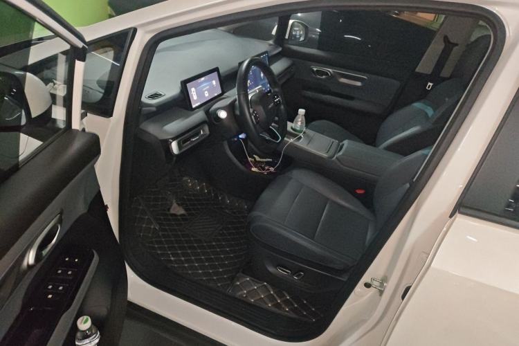 Used AION Y 2022 Plus 70 Smart Edition Interior 3