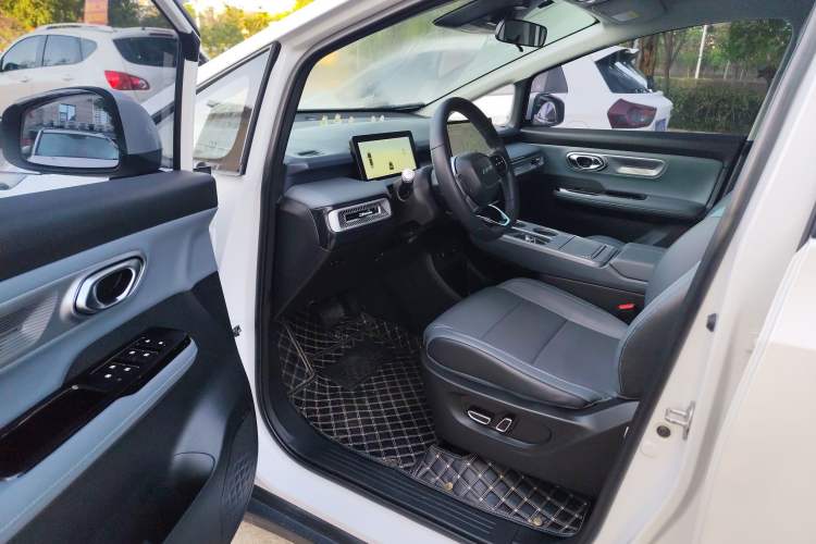 Used AION Y 2022 Plus 70 Smart Edition Interior 3