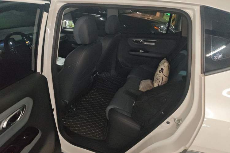 Used AION Y 2022 Plus 70 Smart Edition Interior 4