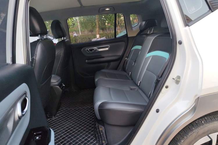 Used AION Y 2022 Plus 70 Smart Edition Interior 4