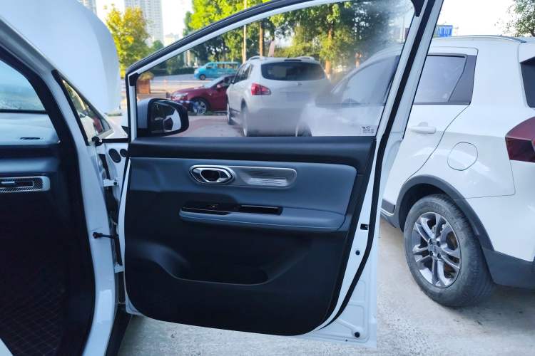 Used AION Y 2022 Plus 70 Smart Edition Interior 5