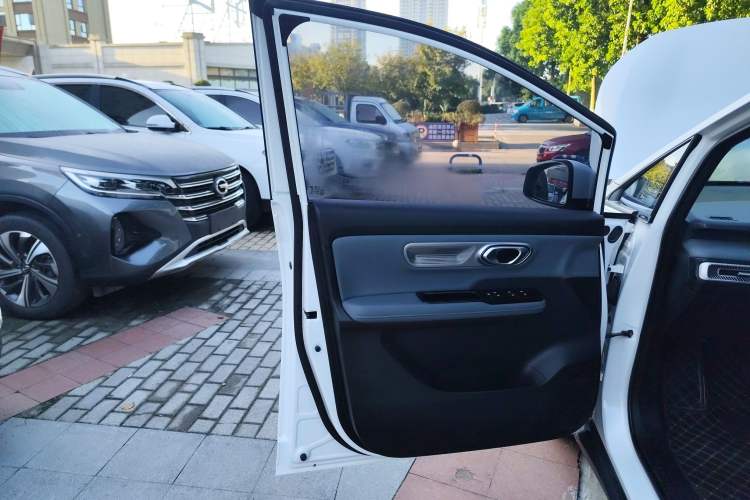 Used AION Y 2022 Plus 70 Smart Edition Interior 7