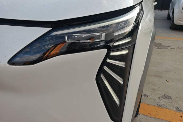 Used AION Y 2022 Plus 70 Smart Edition Left Front Headlight