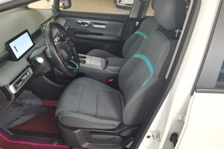 Used AION Y 2022 Plus 80 Enjoy Edition Left Front Seat