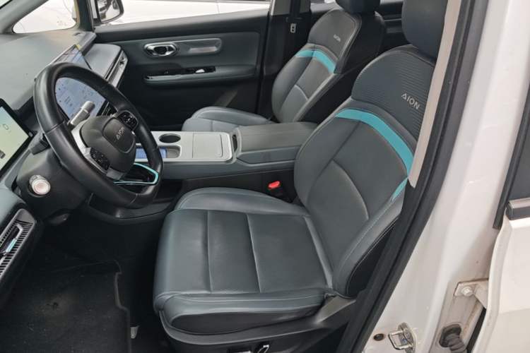 Used AION Y 2022 Plus 70 Tech Edition Left Front Seat