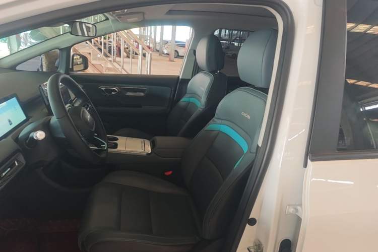 Used AION Y 2022 Plus 70 Smart Edition Left Front Seat