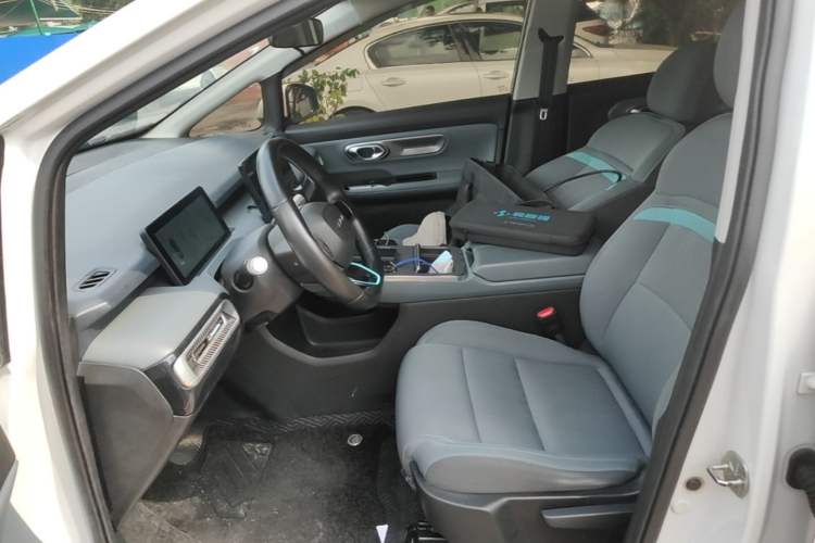 Used AION Y 2022 Plus 70 Enjoy Edition Left Front Seat