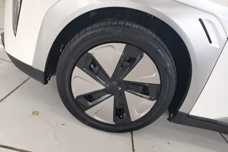 Used AION Y 2022 Plus 80 Enjoy Edition Left Front Wheel Hub
