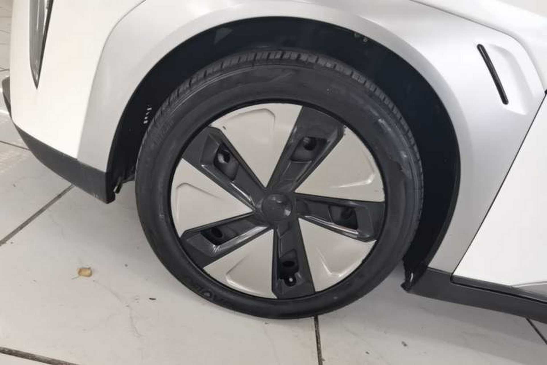 Used AION Y 2022 Plus 80 Enjoy Edition Left Front Wheel Hub