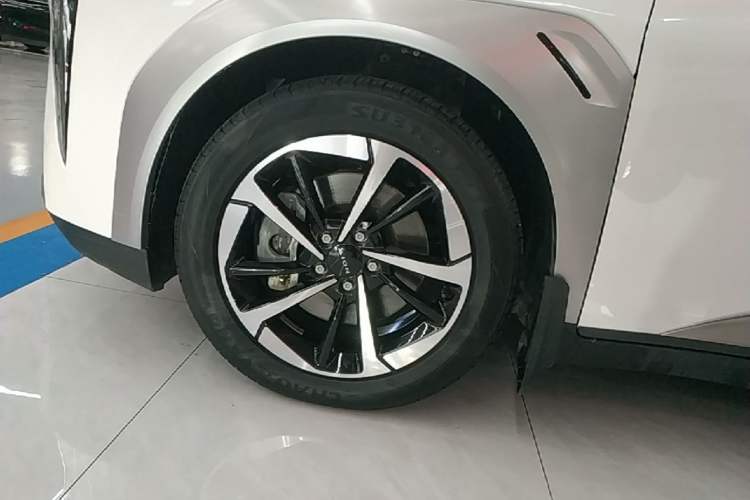 Used AION Y 2022 Plus 70 Smart Edition Left Front Wheel Hub