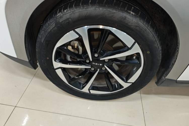 Used AION Y 2022 Plus 70 Smart Edition Left Front Wheel Hub