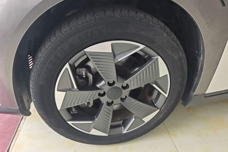 Used AION Y 2022 70 Intelligent Edition Lithium Iron Phosphate Left Front Wheel Hub