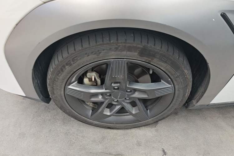 Used AION Y 2022 Plus 70 Tech Edition Left Front Wheel Hub