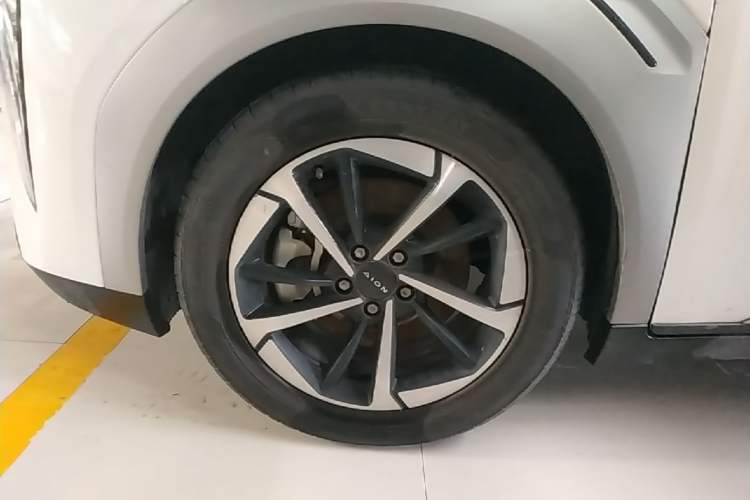 Used AION Y 2022 Plus 70 Smart Edition Left Front Wheel Hub