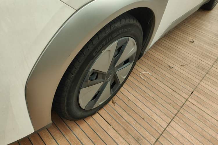 Used AION Y 2022 Plus 70 Enjoy Edition Left Front Wheel Hub