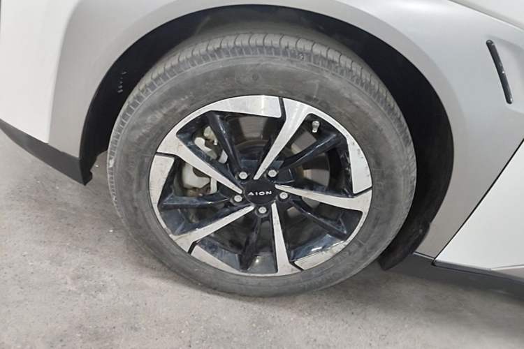 Used AION Y 2022 Plus 70 Smart Edition Left Front Wheel Hub