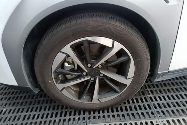 Used AION Y 2022 Plus 70 Smart Edition Left Front Wheel Hub