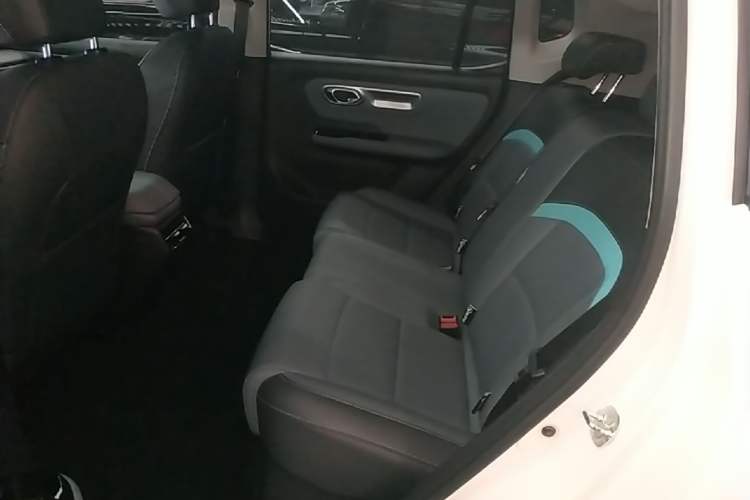 Used AION Y 2022 Plus 70 Smart Edition Left Rear Seat