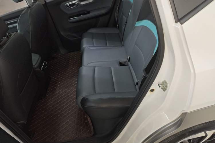 Used AION Y 2022 Plus 70 Smart Edition Left Rear Seat