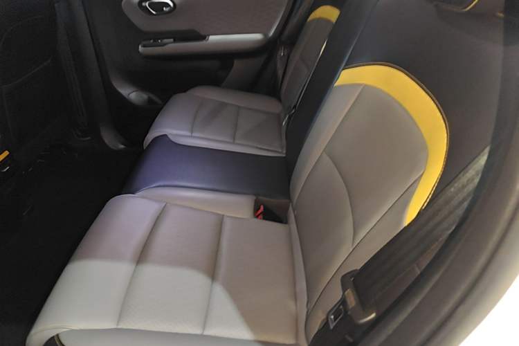 Used AION Y 2022 Plus 70 Smart Edition Left Rear Seat