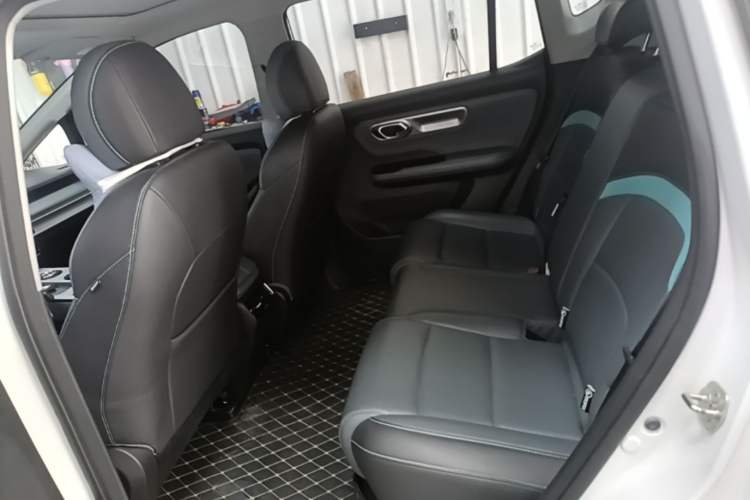 Used AION Y 2022 Plus 70 Smart Edition Left Rear Seat