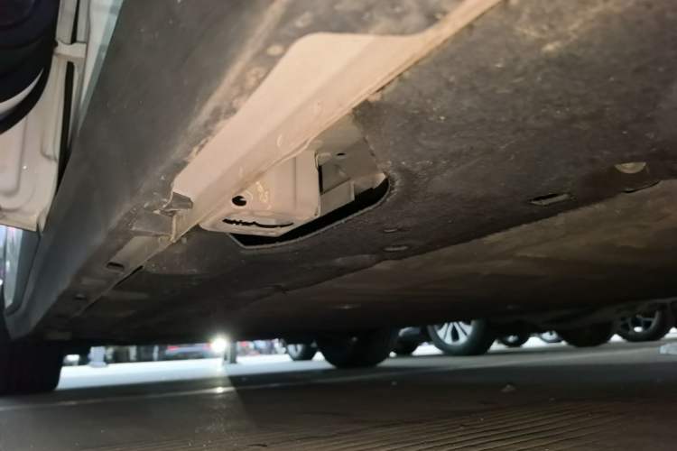 Used AION Y 2022 70 Tech Edition Lithium Iron Phosphate Left Side Sill
