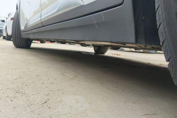 Used AION Y 2022 Plus 70 Smart Edition Left Side Sill