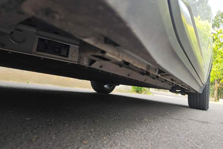 Used AION Y 2022 Plus 80 Smart Edition Left Side Sill