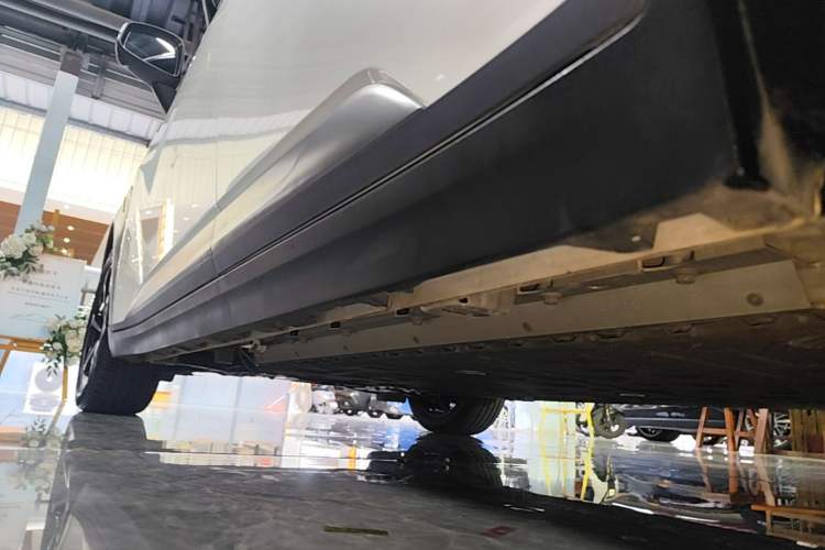Used AION Y 2022 Plus 70 Smart Edition Left Side Sill